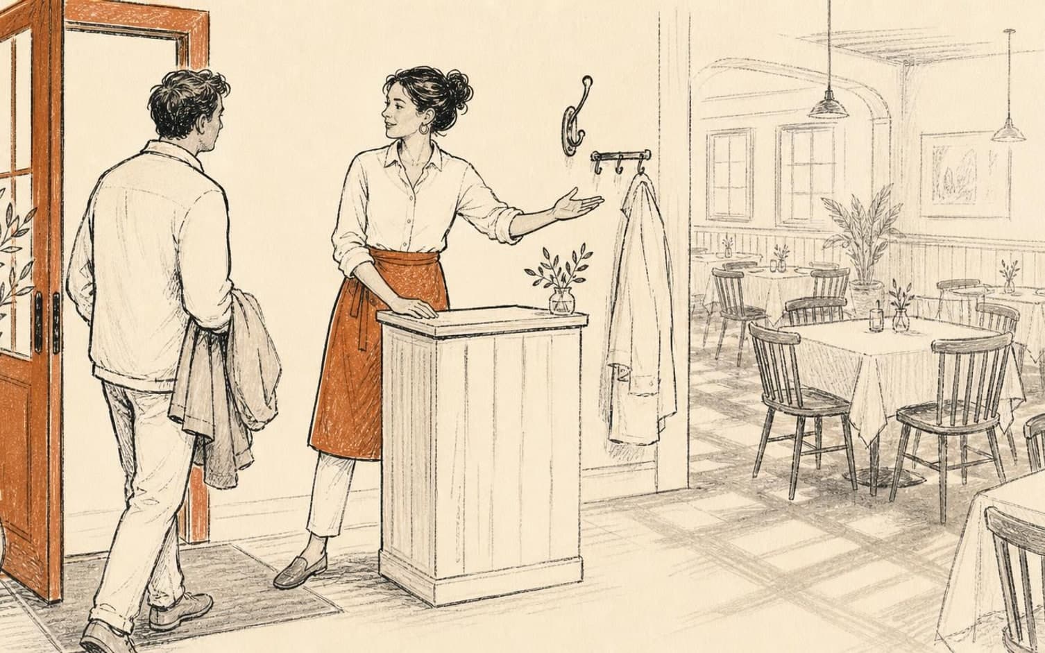 En vertinne i orange forkle hilser en gjest ved inngangen til en restaurant med dekkede bord i bakgrunnen